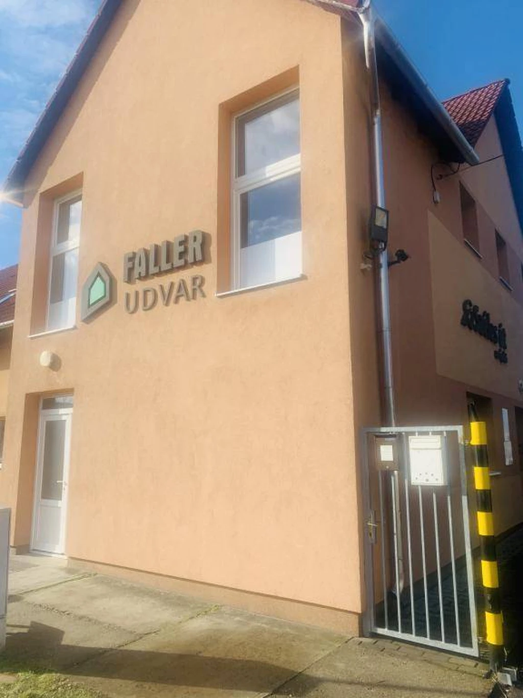 Kiadó Téglalakás, Tata, 213nm, 700000 Ft