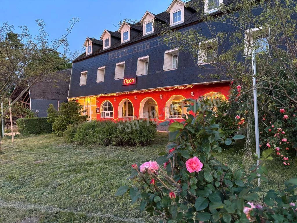 Eladó Gyárépület, Mocsa, 949nm, 420000000 Ft