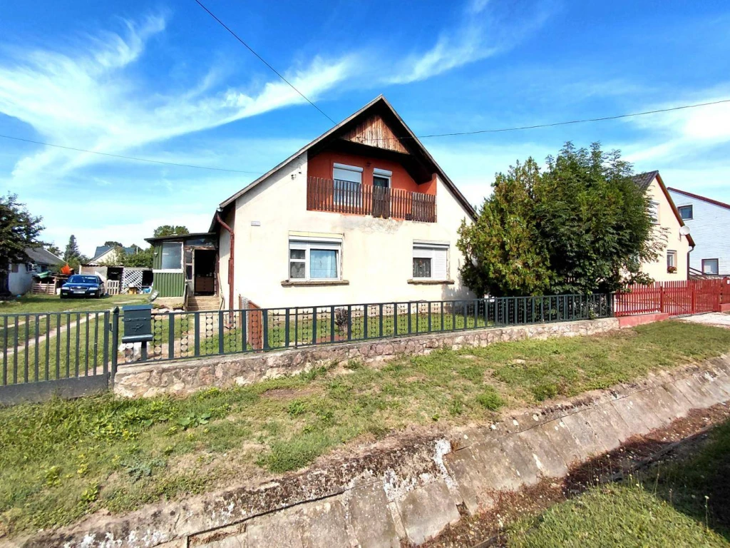 Eladó Családi ház, Bábolna, 120nm, 41990000 Ft