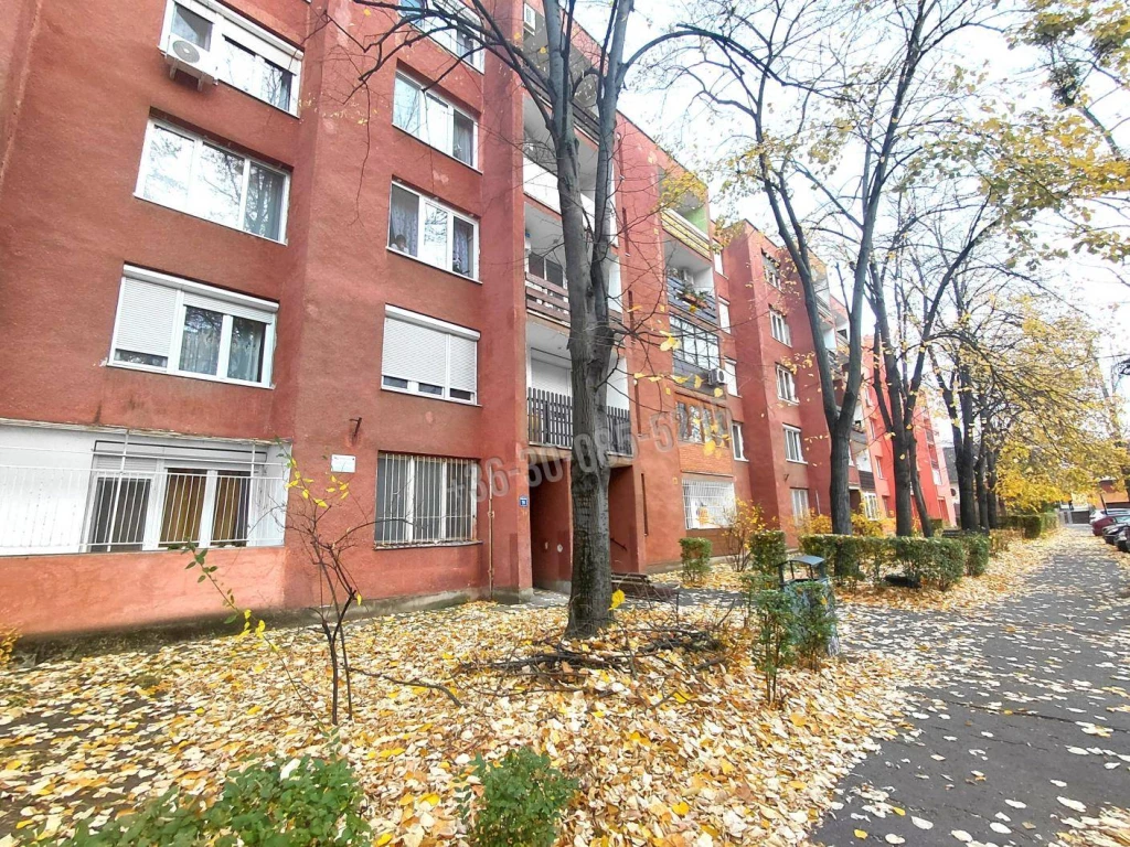 For sale brick flat, Tatabánya