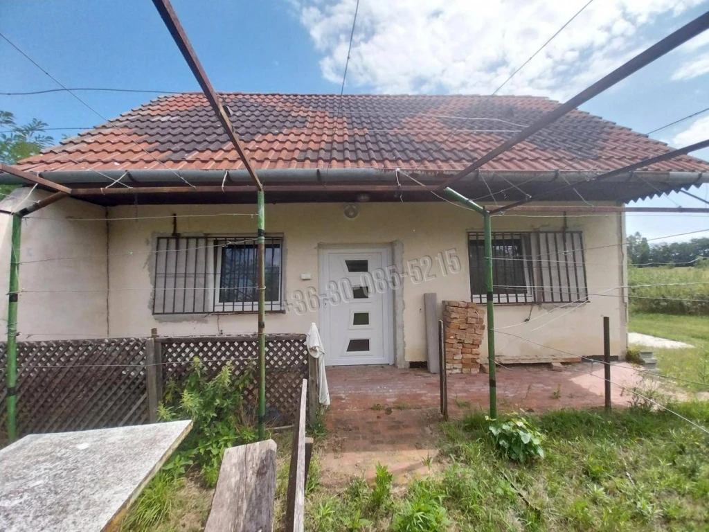 Eladó Üdülő, nyaraló, Kisbér, 27nm, 21000000 Ft