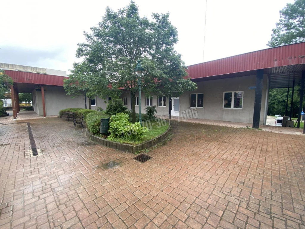 Eladó Gyárépület, Tatabánya, 724nm, 430000000 Ft