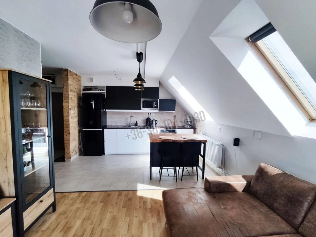 Eladó Téglalakás, Tatabánya, 80nm, 74600000 Ft