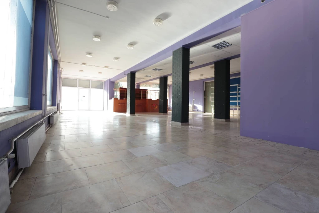 Eladó Üzlet, Orosháza, Belváros, Táncsics Mihály utca, 200nm, 80000000 Ft