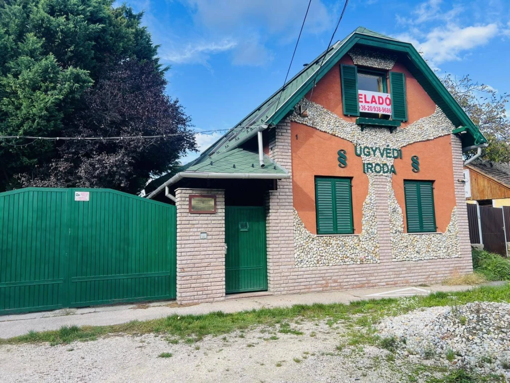 Eladó Családi ház, Tata, 307nm, 142000000 Ft