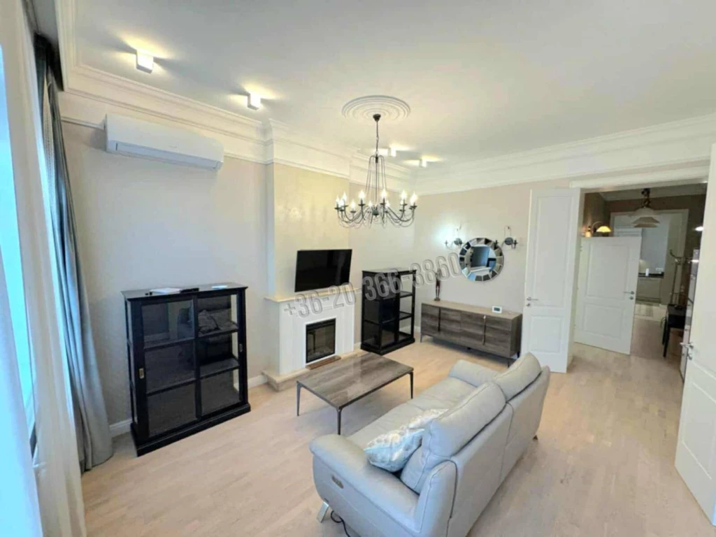 Eladó Téglalakás, Budapest V. kerület, Belváros, Petőfi Sándor u., 75nm, 149900000 Ft