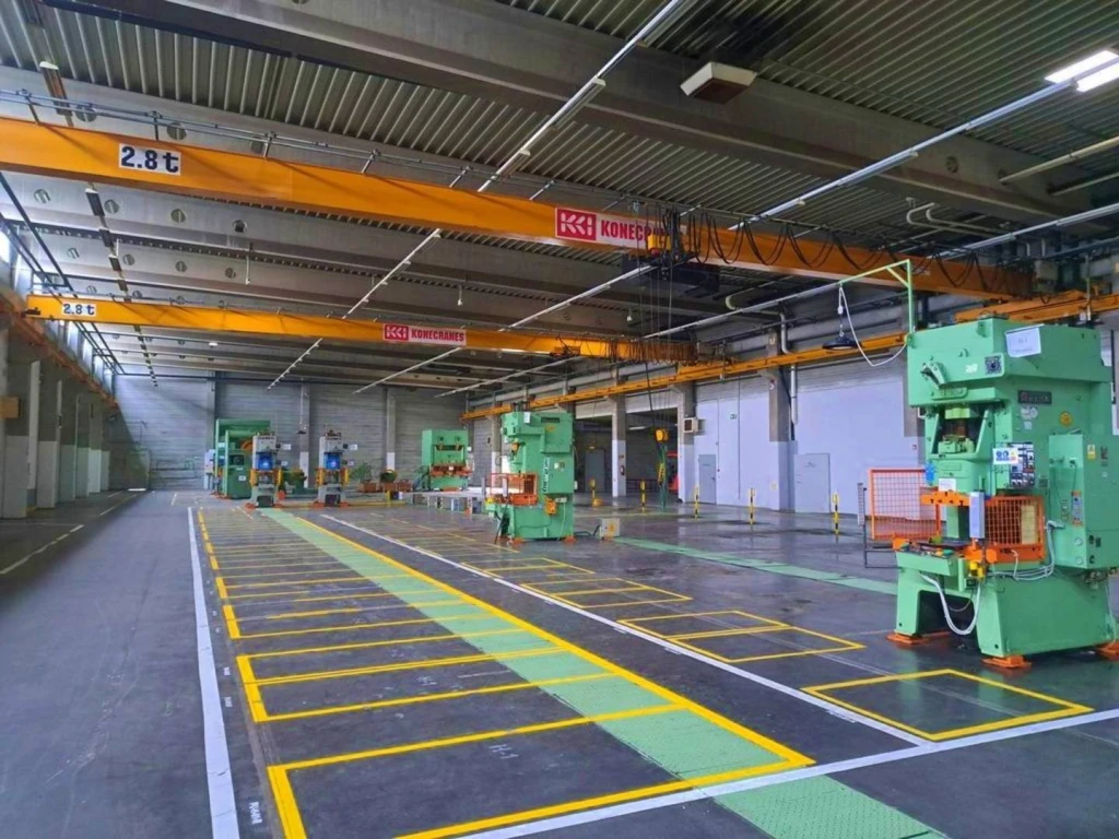 Eladó Gyárépület, Dunaújváros, Északi ipari park, 6390nm, 1642500000 Ft