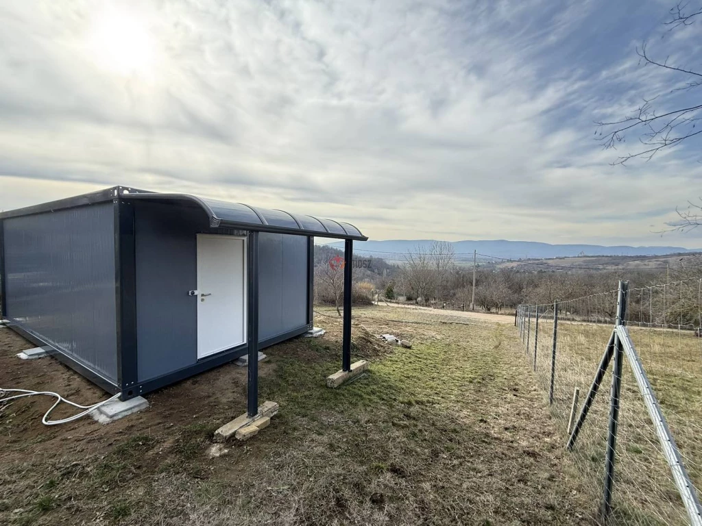 Eladó Üdülő, nyaraló, Vác,  Nincs megadva, 27nm, 25900000 Ft