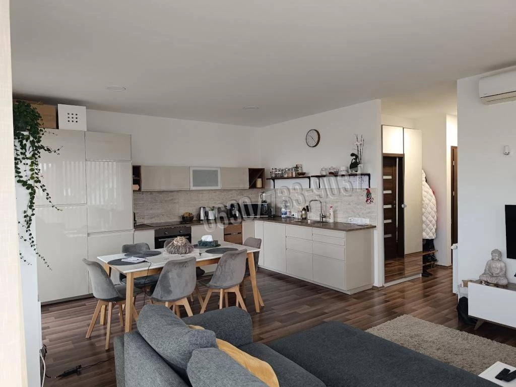 For sale brick flat, Tatabánya