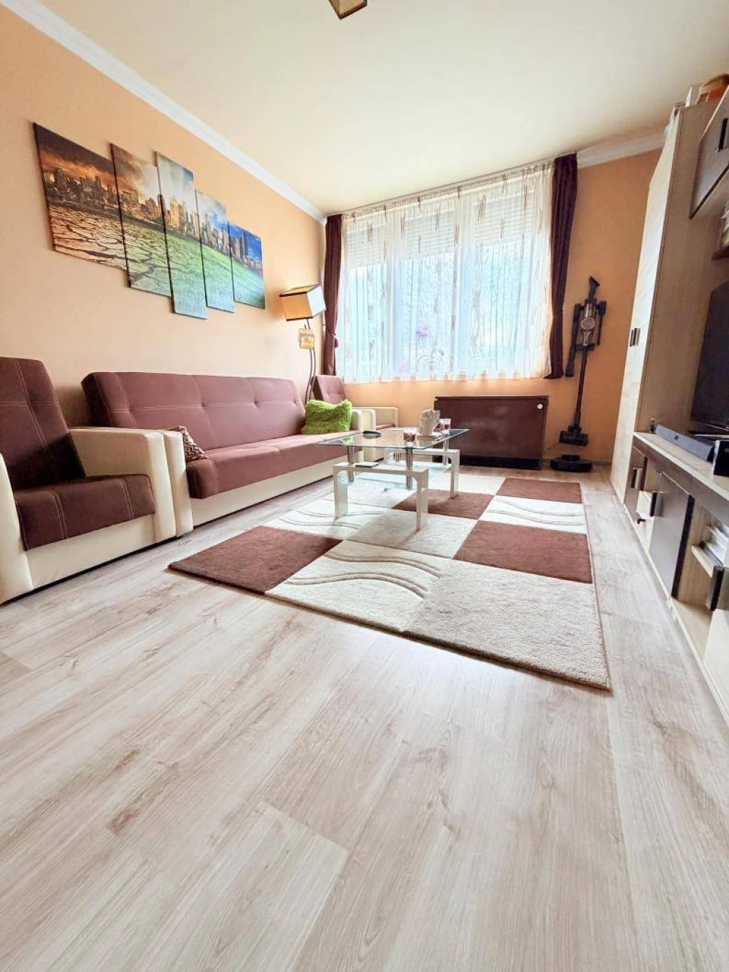 Eladó Téglalakás, Tata, 49nm, 49900000 Ft