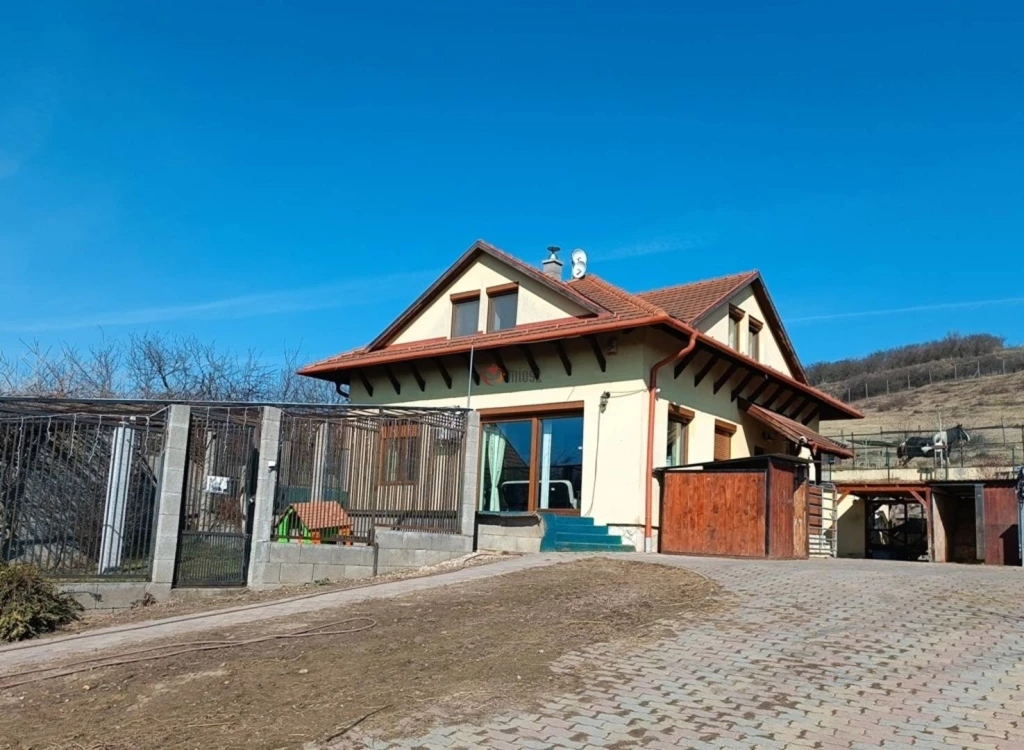 Eladó Családi ház, Rád, 140nm, 140000000 Ft