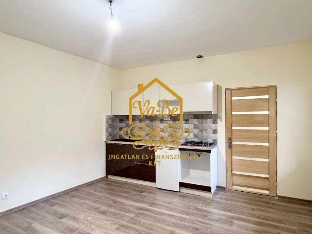 Kiadó Téglalakás, Eger, Belváros, Szent János utca, 55nm, 180000 Ft