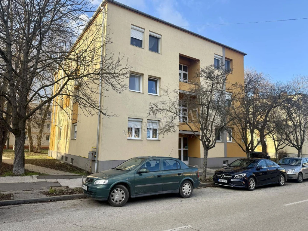 c3-1-name c2-19-name, Komárom