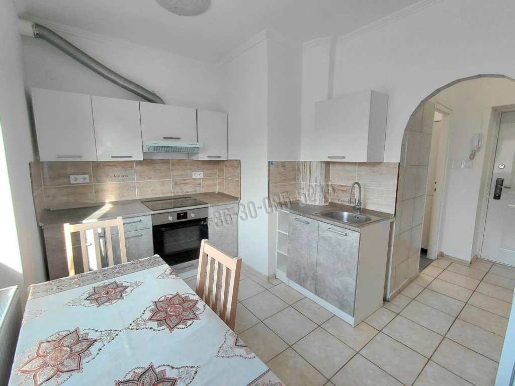 Eladó Téglalakás, Oroszlány, 36nm, 27490000 Ft