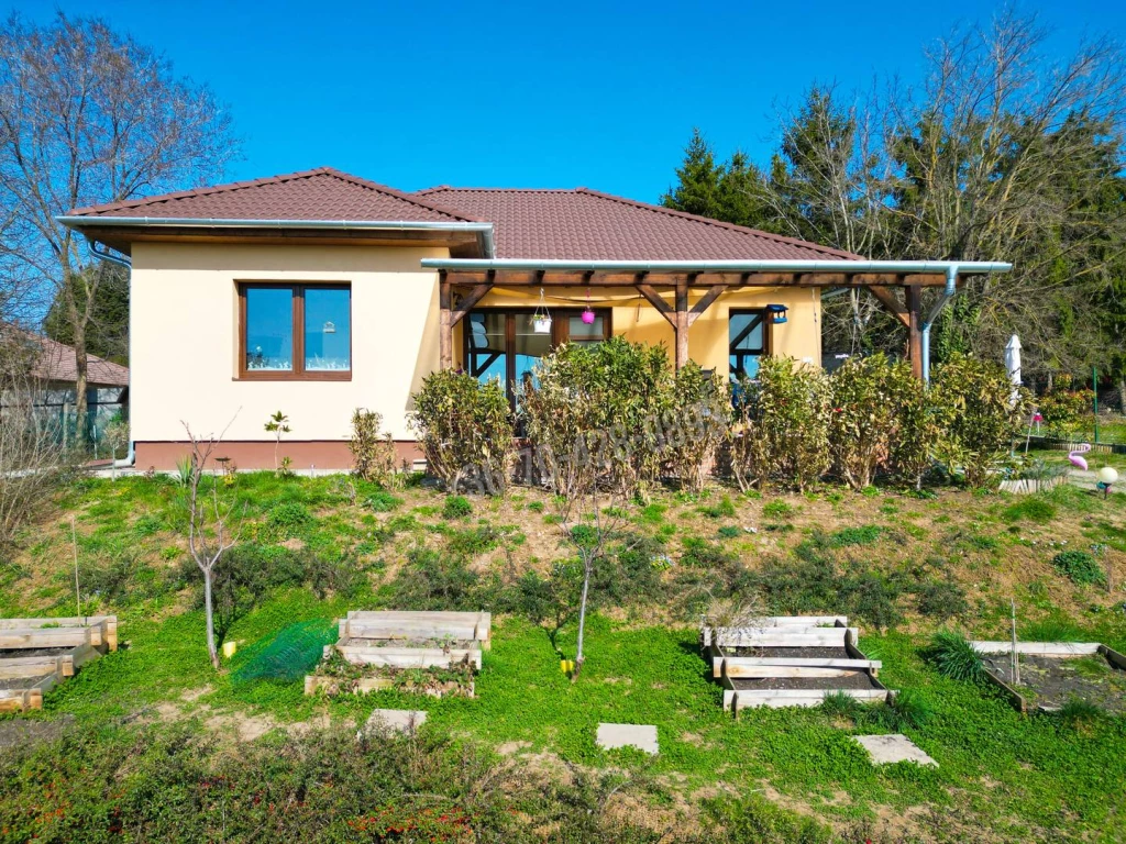 Eladó Családi ház, Vác, Deákvár, 213nm, 240000000 Ft