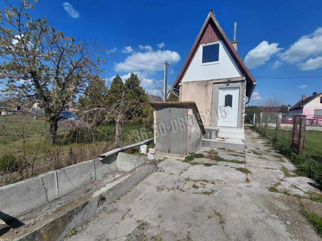 Eladó Üdülő, nyaraló, Ács, 32nm, 11840000 Ft