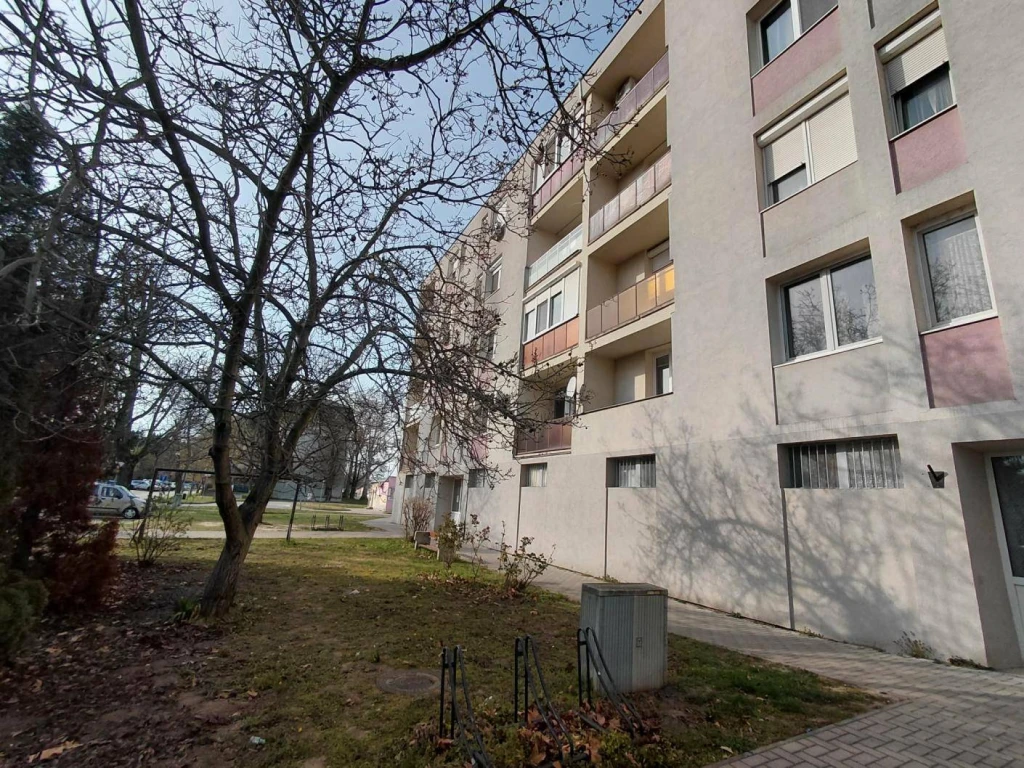 Eladó Téglalakás, Komárom, 54nm, 46500000 Ft