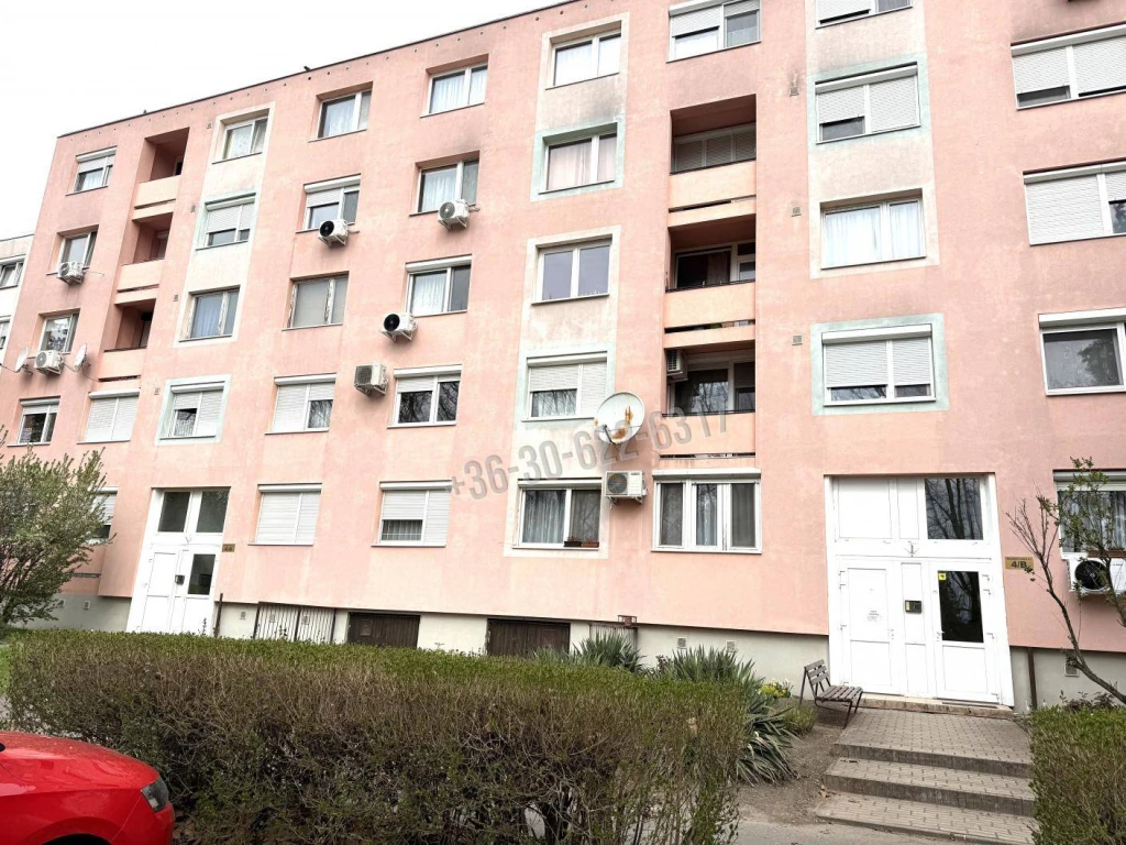 Eladó Panellakás, Komárom, 47nm, 39900000 Ft