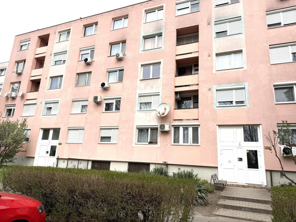 Eladó Panellakás, Komárom, 47nm, 39900000 Ft