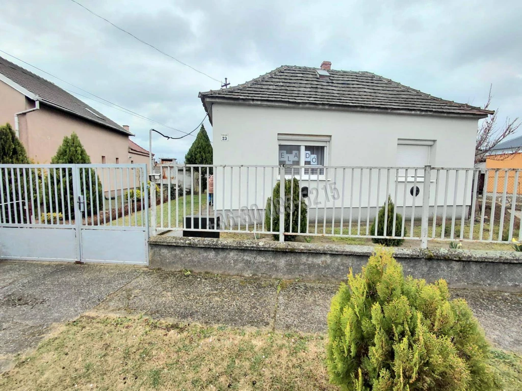 c3-1-name c2-1-name, Komárom