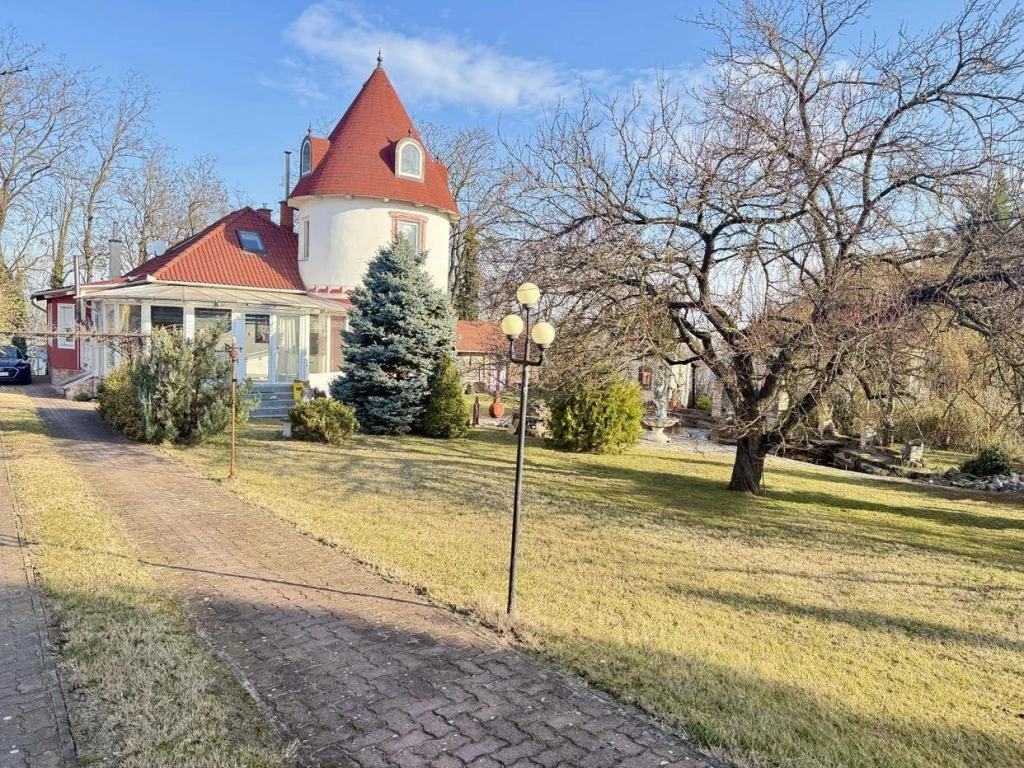 Eladó Családi ház, Komárom, 238nm, 93296000 Ft