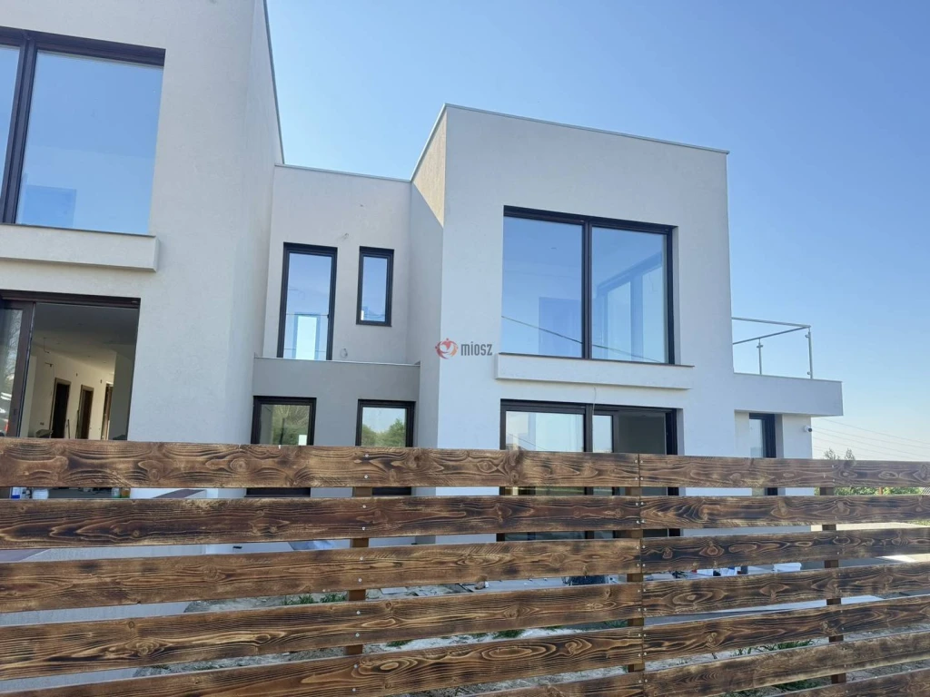 Eladó Téglalakás, Vác, Deákvár, 173nm, 175000000 Ft