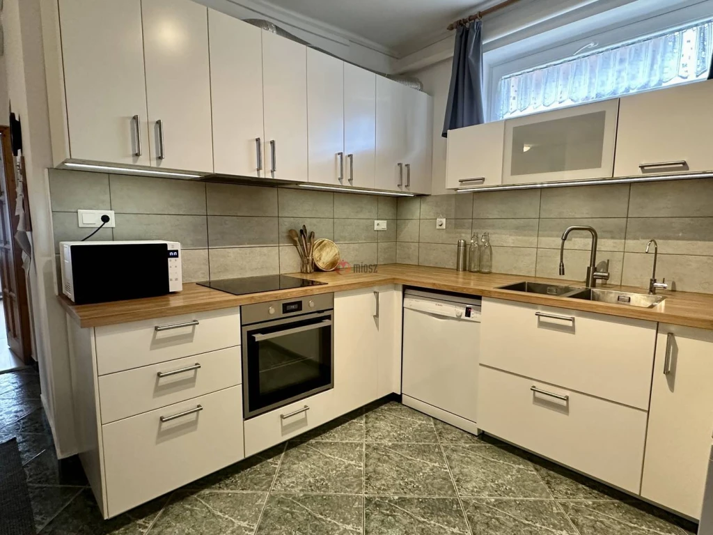 c3-1-name c2-1-name, Szabadbattyán, Nincs megadva