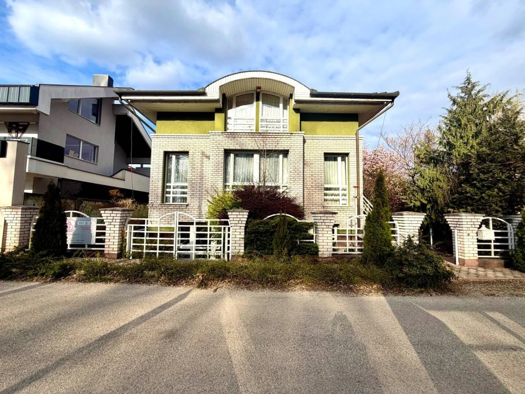 Eladó Családi ház, Tata, Kertváros, Vértesszőlősi út, 200nm, 184900000 Ft