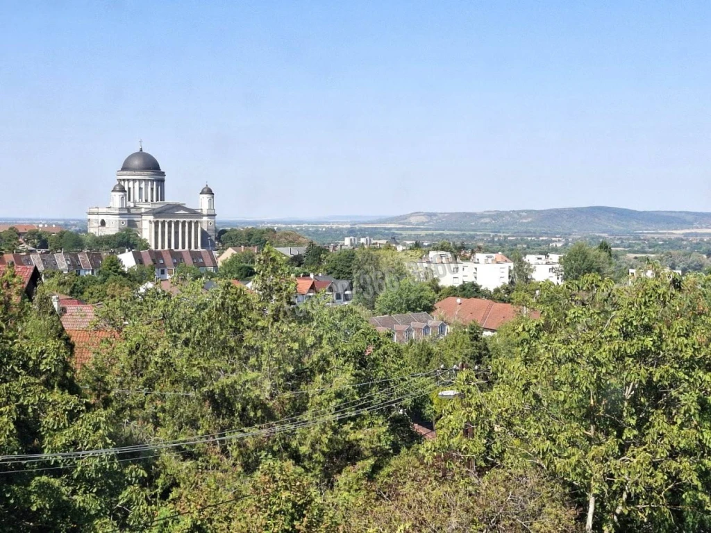 Eladó Családi ház, Esztergom, Kertváros, 244nm, 129899990 Ft
