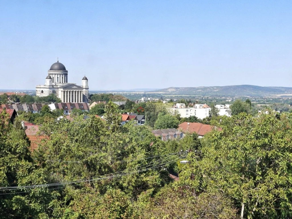 Eladó Családi ház, Esztergom, Kertváros, 244nm, 129899990 Ft