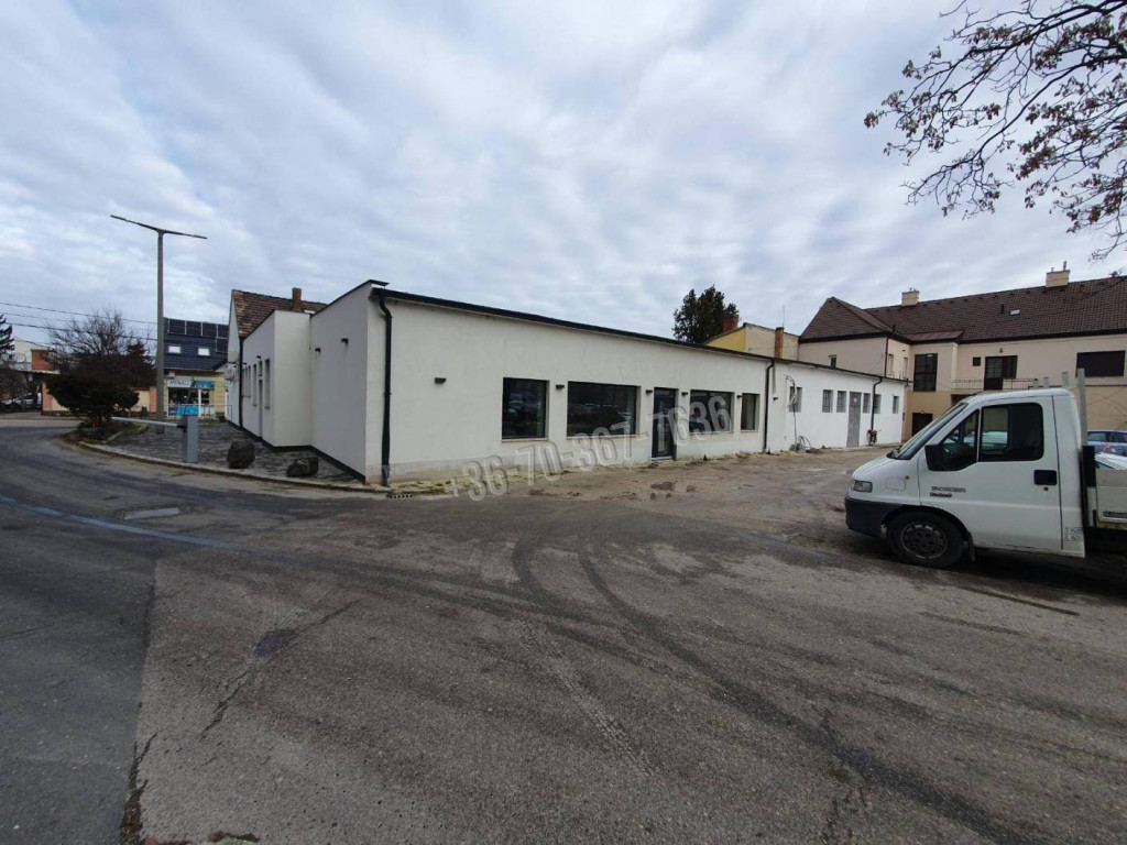 Kereskedelmi és ipari ingatlan · 2 hálószoba · 250 m²