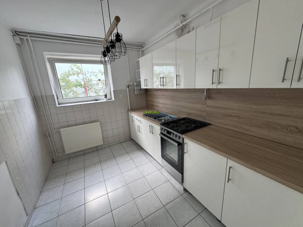 Kiadó Téglalakás, Sopron, Ravazd utcai lakótelep, 104nm, 250000 Ft