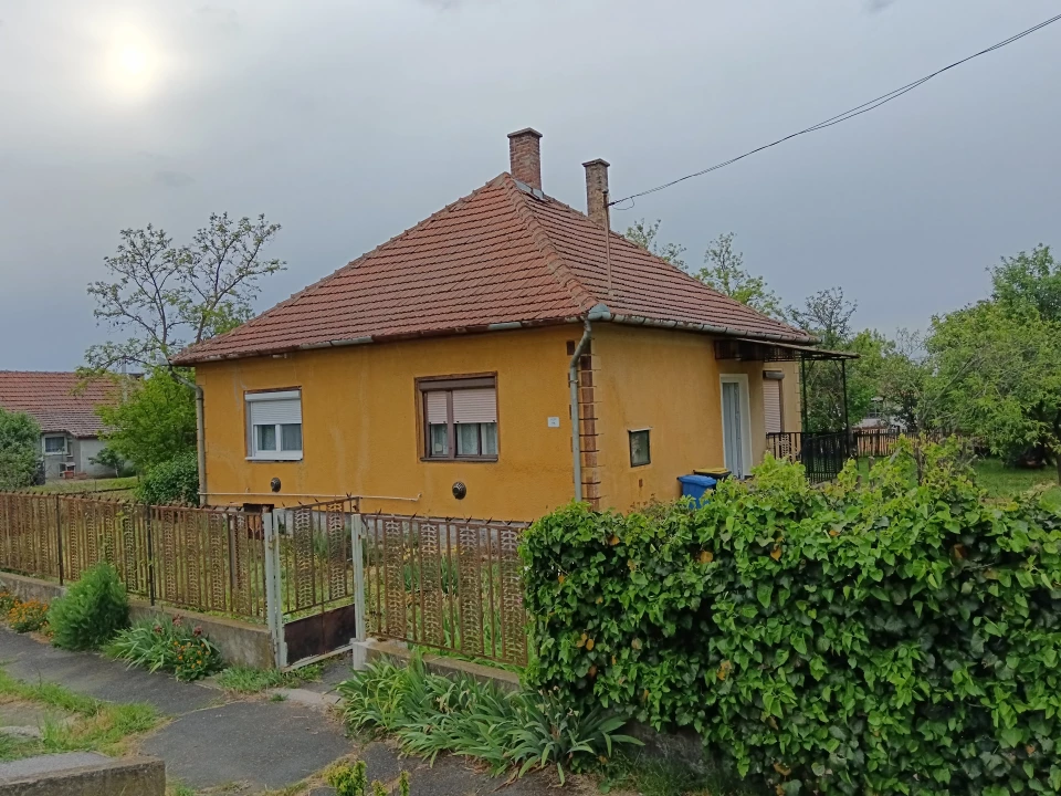 For sale house, Zsáka