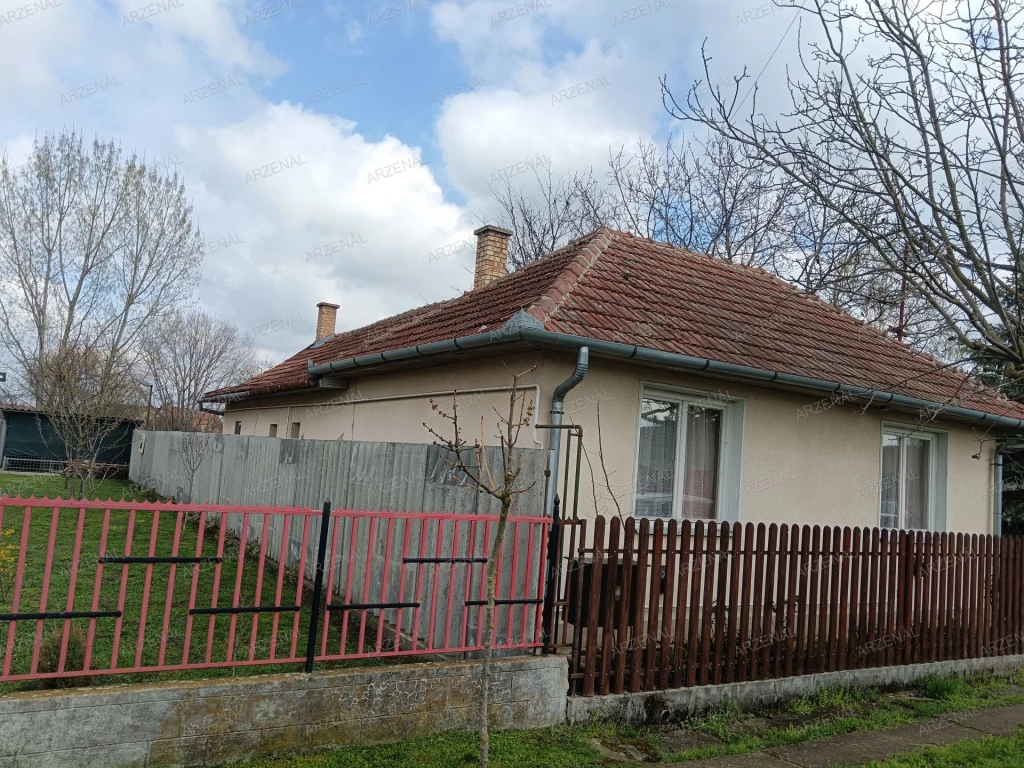 Eladó családi ház, Komádi