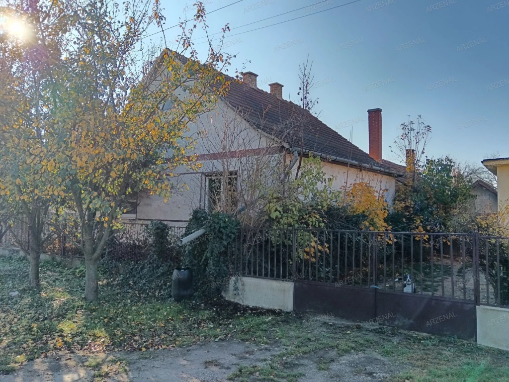 Csendes, nyugodt környezetben, 2 generációnak is alkalmas családi ház eladó