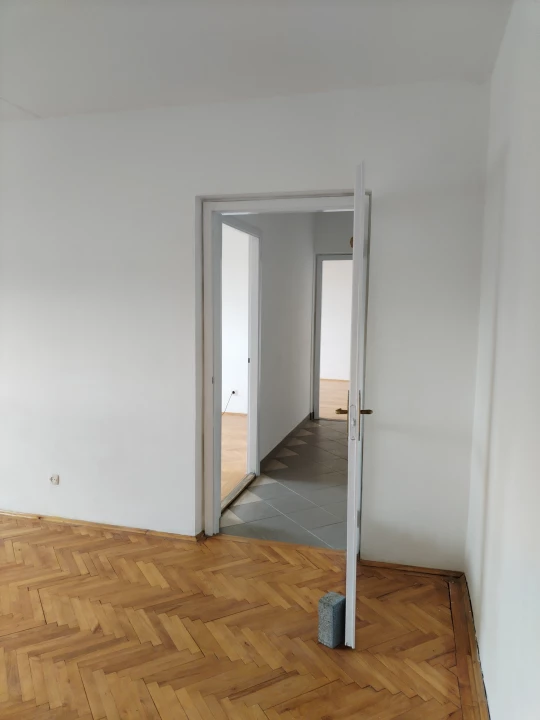 Eladó panellakás, Debrecen