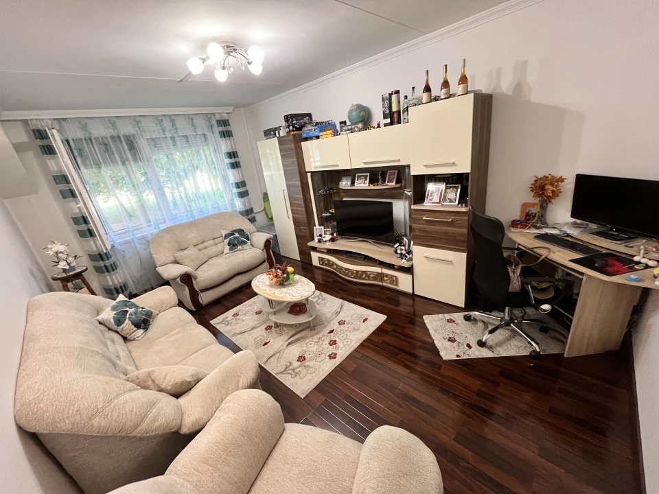 Eladó panellakás, Debrecen