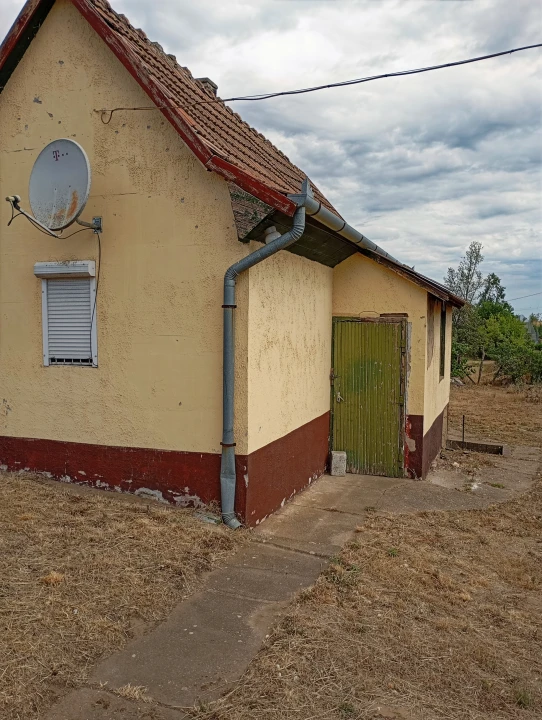 Eladó családi ház, Mikepércs