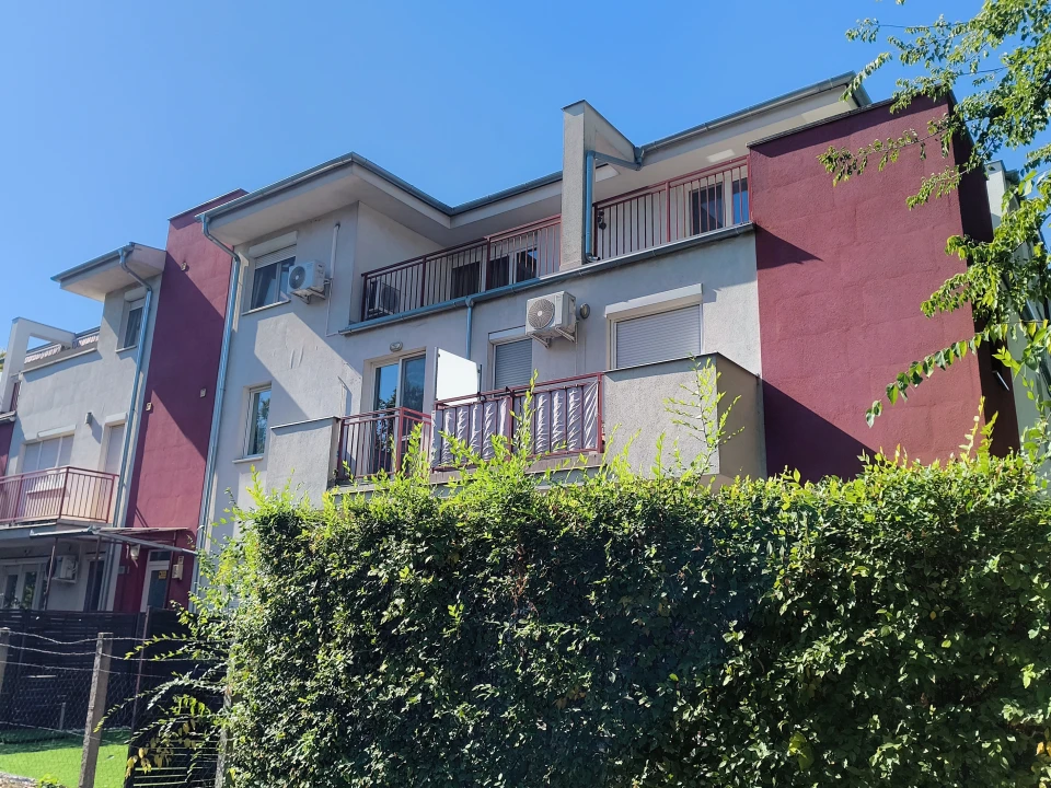 Eladó téglalakás, Debrecen