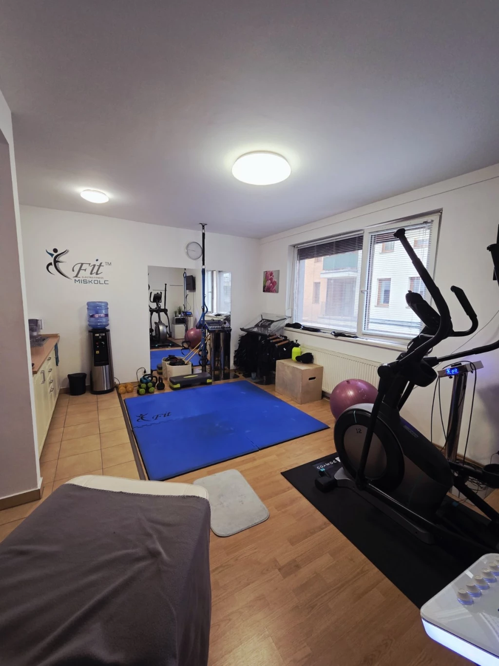 Újszerű, 1. emeleti garzon a belvárosban