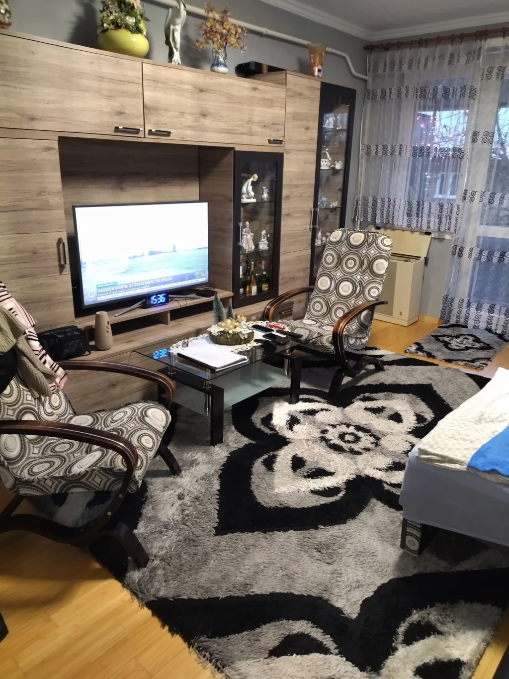 Eladó egy felújított 49m2 es, 3. emeleti erkélyes gázos lakás!