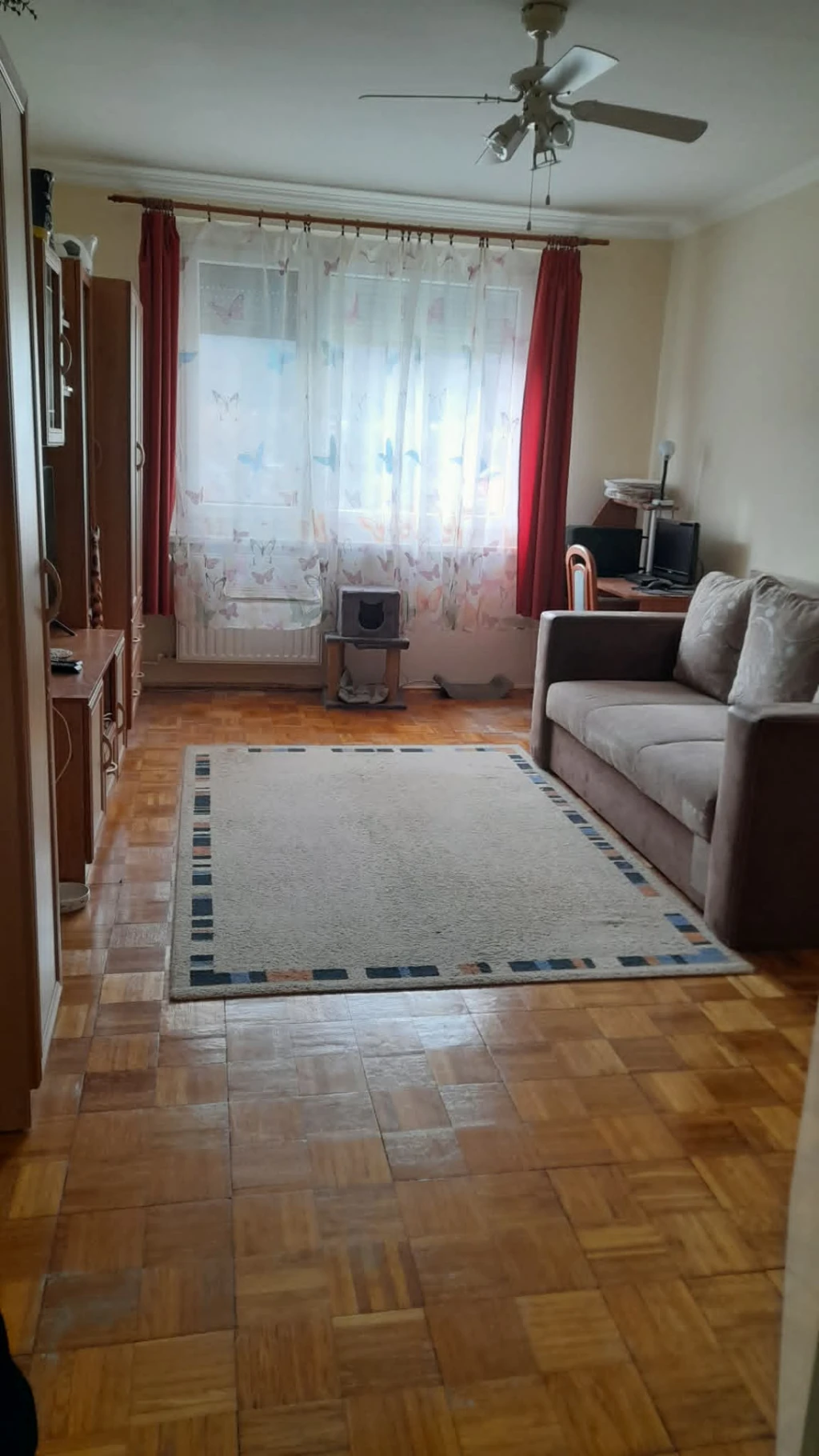Eladó Diósgyőrben egy 60m2 es, 2+1 szobás, panelprogramos lakás!