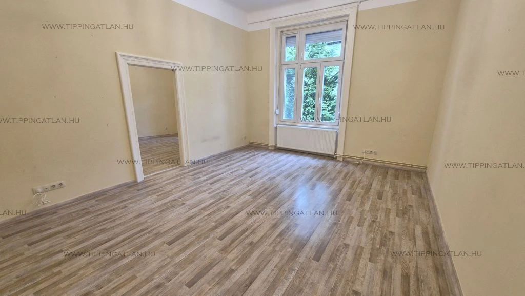 HANGULATOS KERTRE NÉZŐ TÁGAS OTTHON A MOM PARKNÁL!