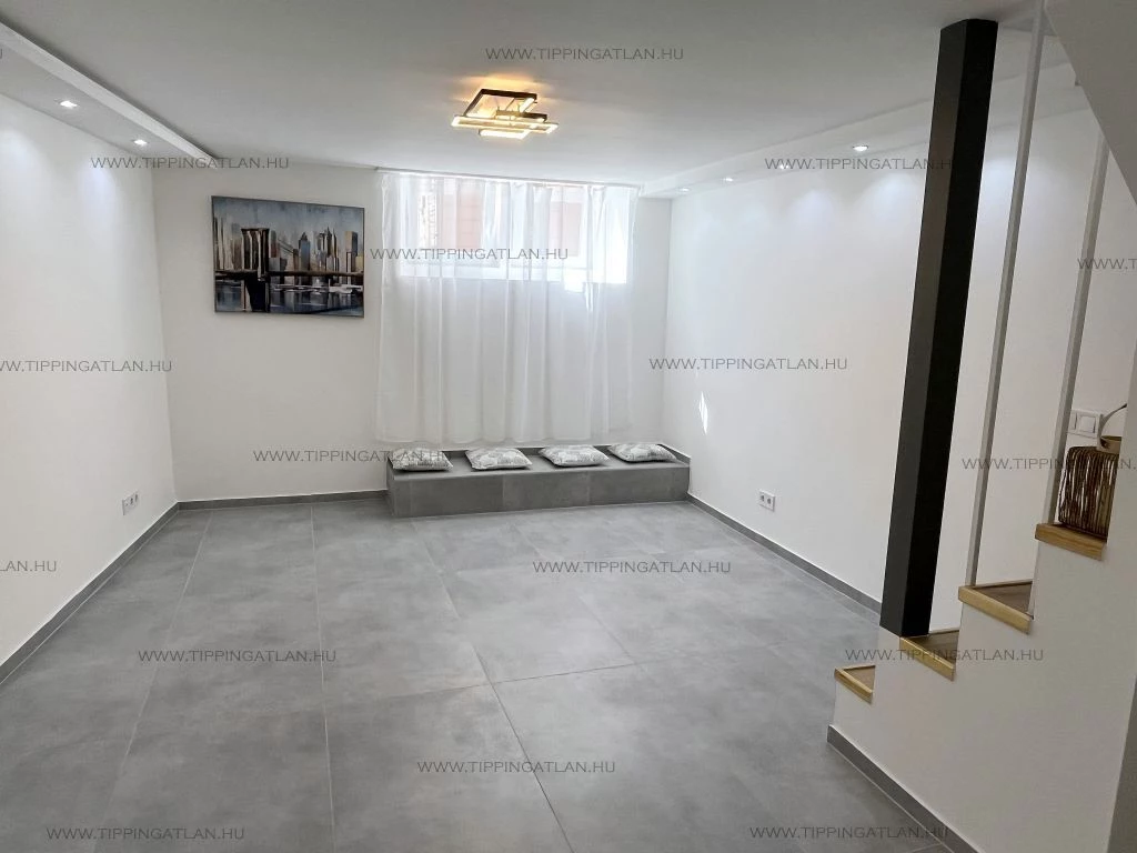 FRISSEN FELÚJÍTOTT, 4 SZOBÁS FIATALOS OTTHON, A CORVIN-NEGYEDBEN!