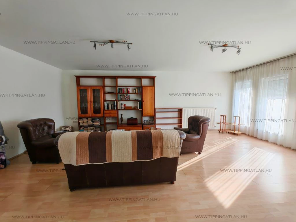 Érd Parkváros csendes lakóparkjában remek elosztású családra szabott lakás eladó!