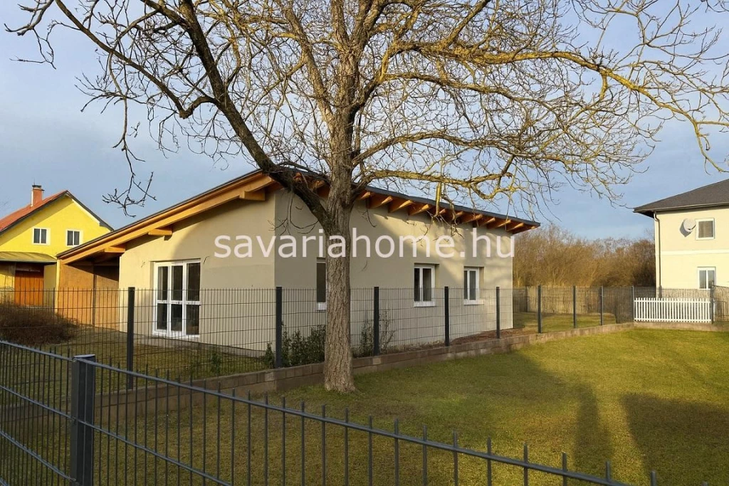 c3-1-name c2-1-name, Szombathely