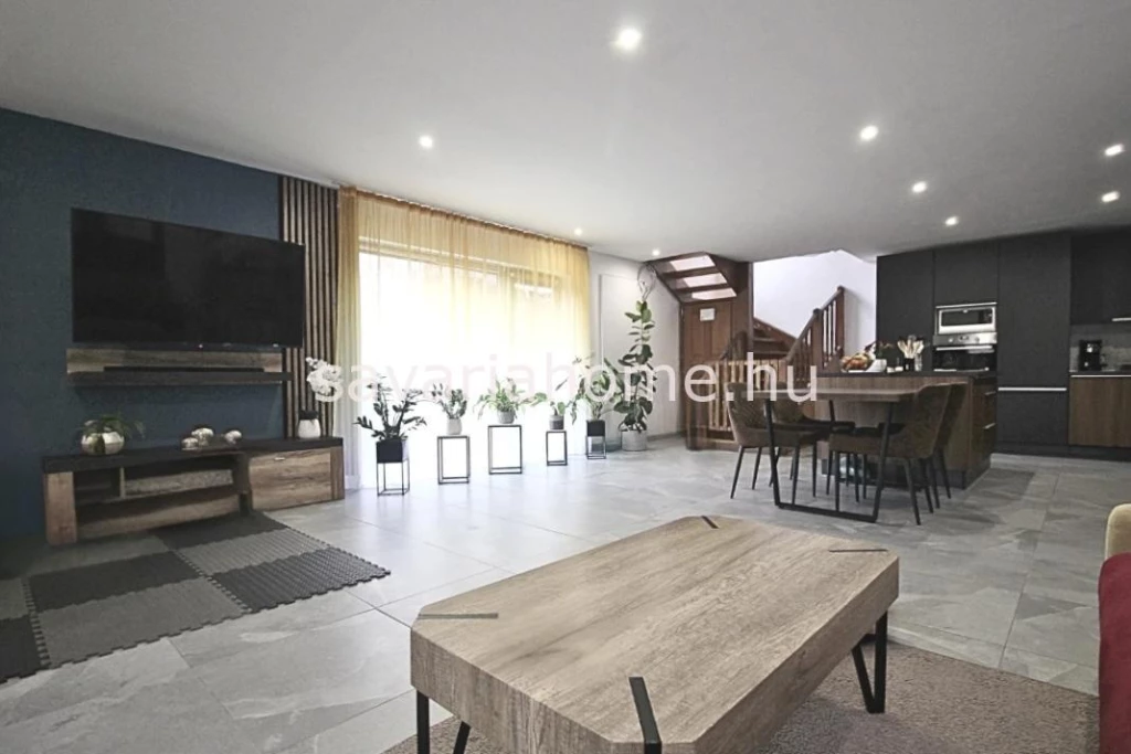 Kőszegen, modern belsővel, paronámás kitekintéssel, családi ház eladó