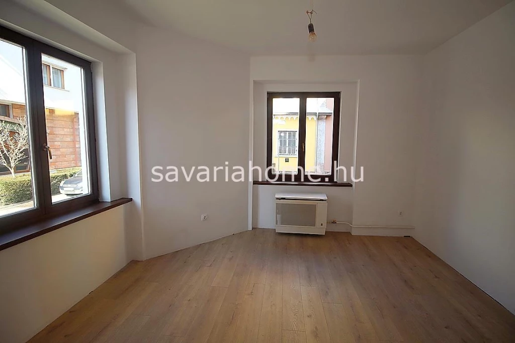 Eladó 4 szobás felújított lakás a vasútállomás környékén