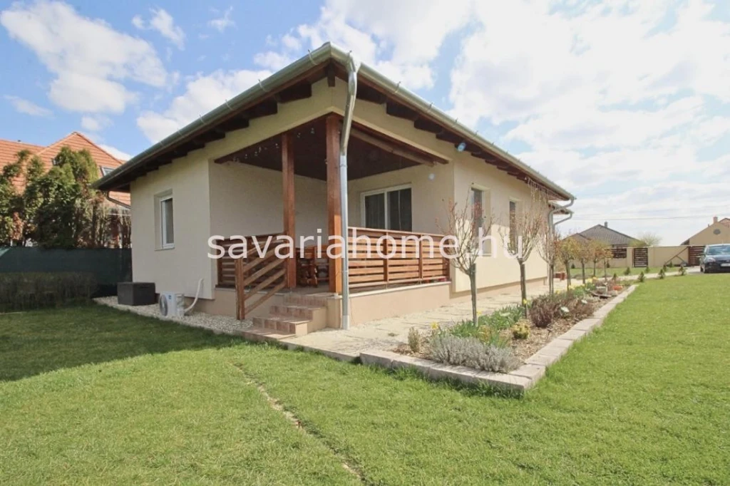 Söptén, nappali + 3 szobás, néhány éves családi ház eladó!