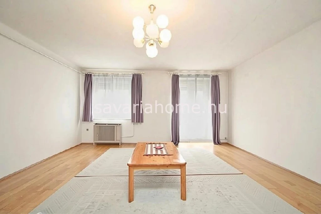 99 m2 alapterületű, 4 szobás lakás eladó, Szombathely belvárosában.